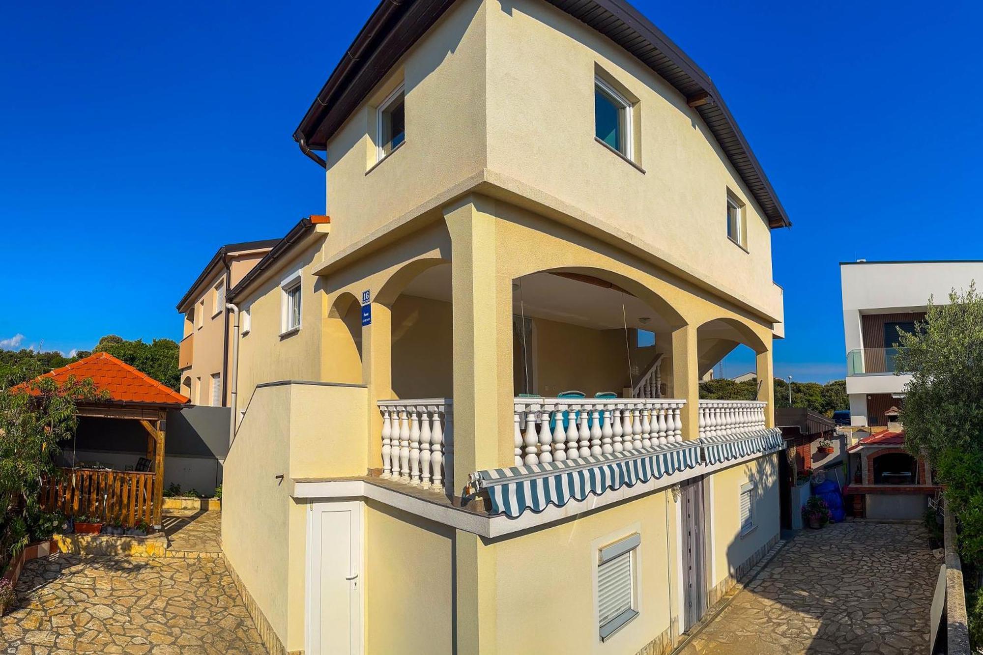 Apartmani Trupeljak Mandre Ngoại thất bức ảnh