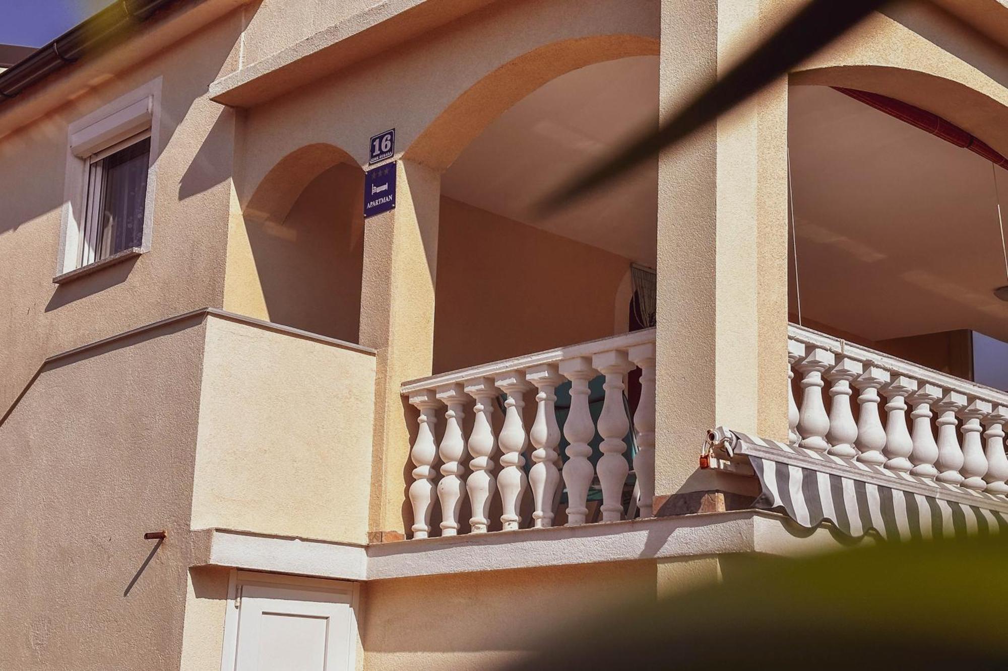 Apartmani Trupeljak Mandre Ngoại thất bức ảnh